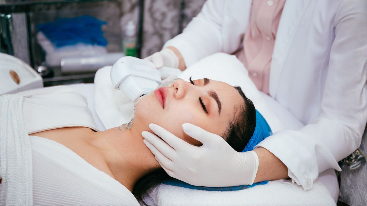Adiós a los rellenos: 10 tratamientos que rejuvenecen la piel desde dentro